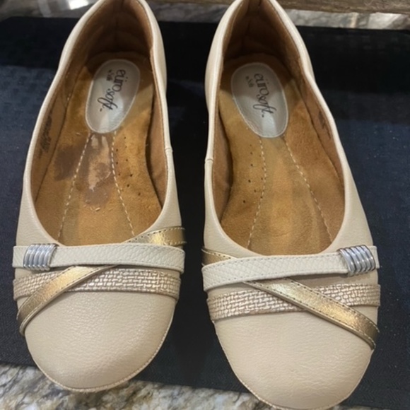 Tan Flats Size 6.5 - Picture 12 of 12
